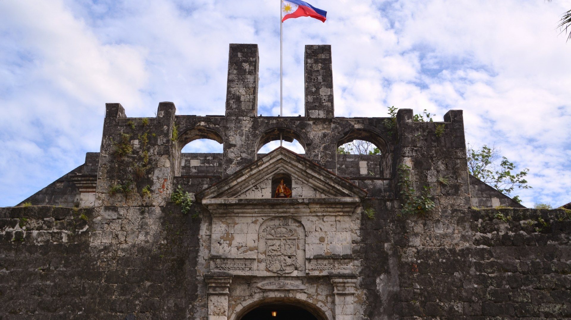 Fort San Pedro is a must-visit landmark in Cebu, offering history, culture, and colonial charm.