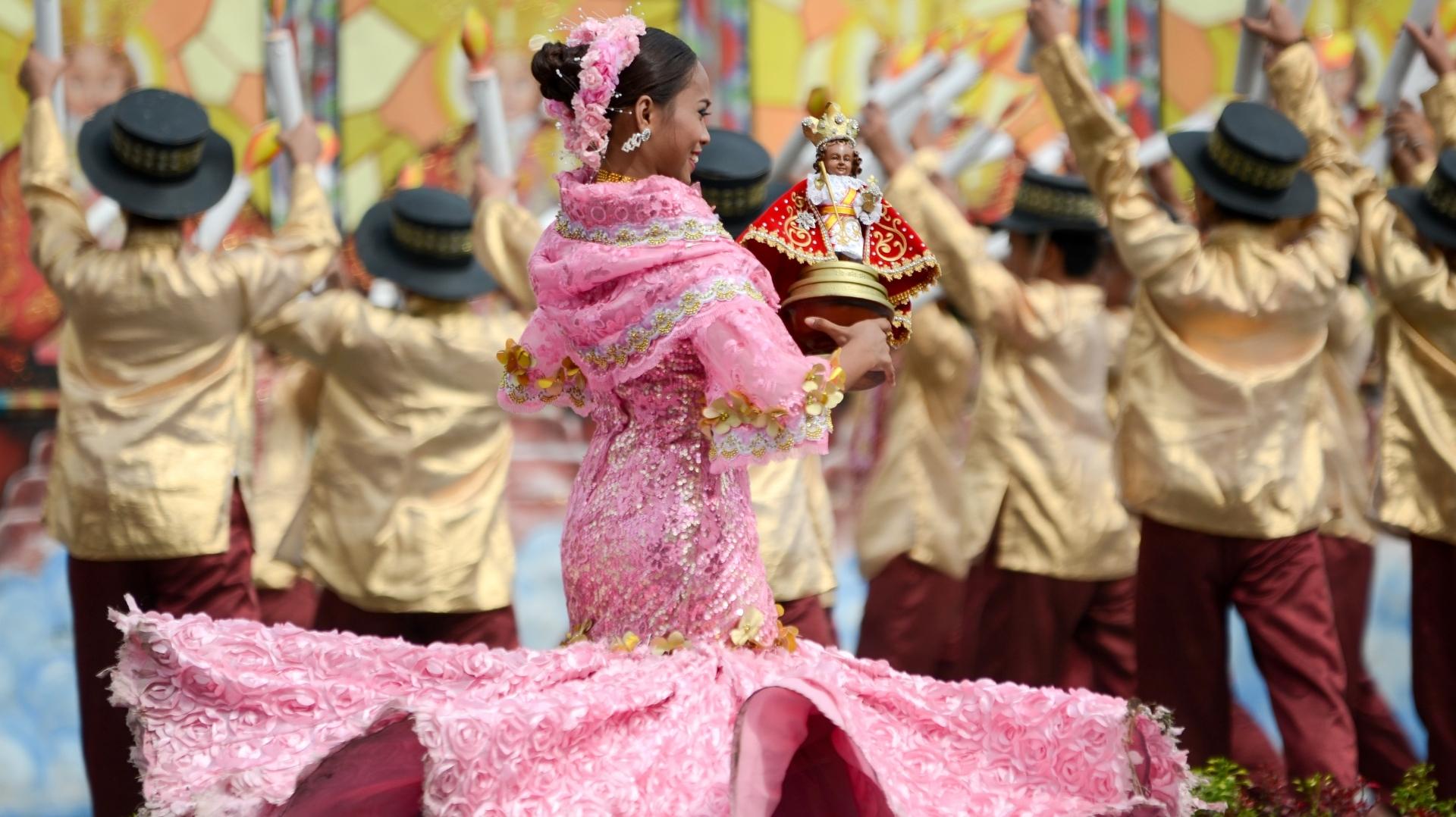 The Sinulog Festival in Cebu City celebrates Santo Niño with grand street parades, dances, and colorful traditions.